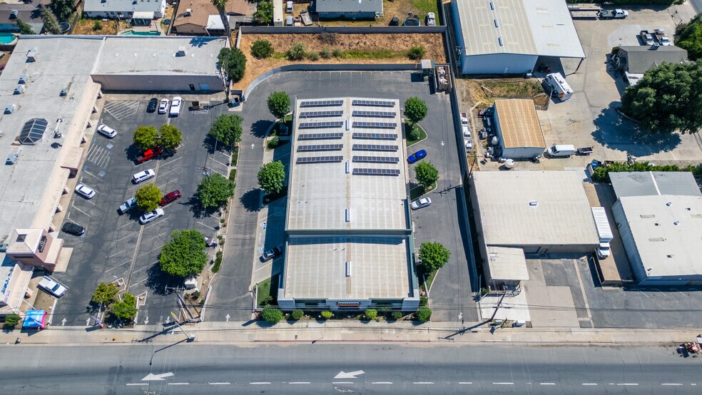 More Photos Of 2309 E Tulare Ave, Tulare Garden Center For Sale