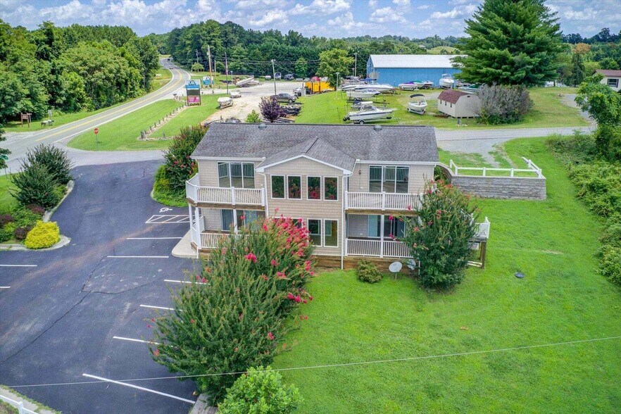 More Photos Of 1027 Waterwheel Dr, Moneta Office Residential For Sale