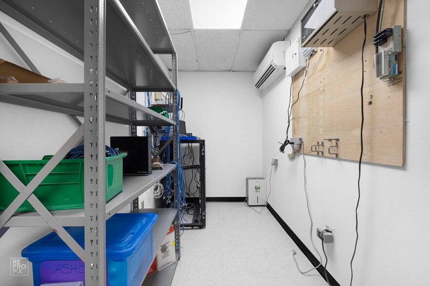 More Photos Of 223 Interstate Rd, Addison Light Manufacturing For Sale