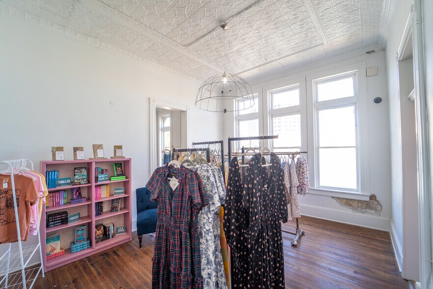 More Photos Of 102 S Main St, Victoria Storefront For Sale