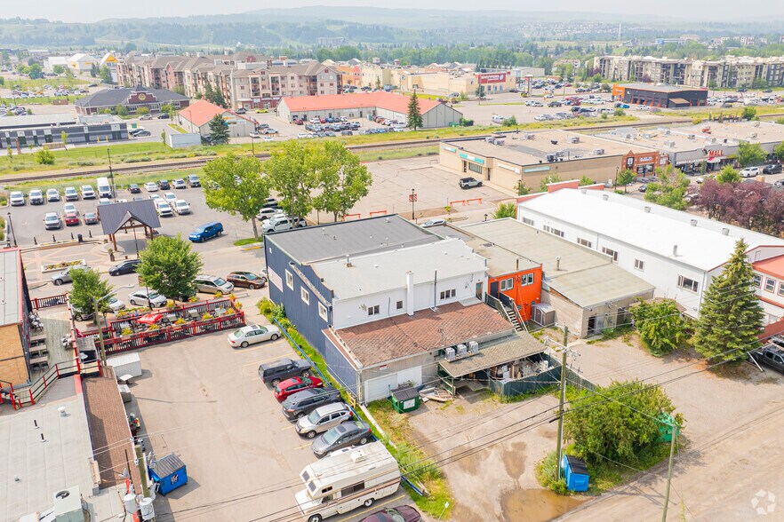 More Photos Of 312 1st St W, Cochrane Storefront Retail Residential For Lease