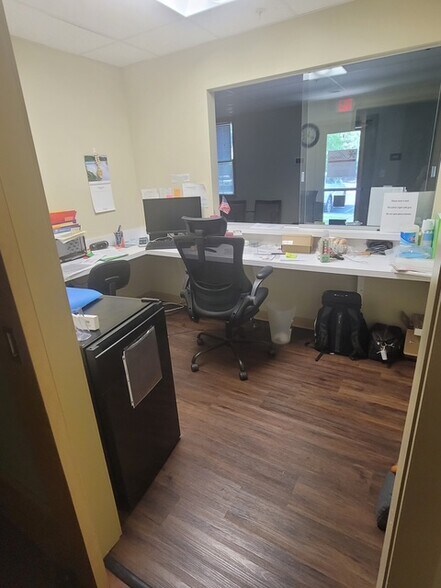 More Photos Of 385 Oxford Valley Rd, Yardley Medical For Lease