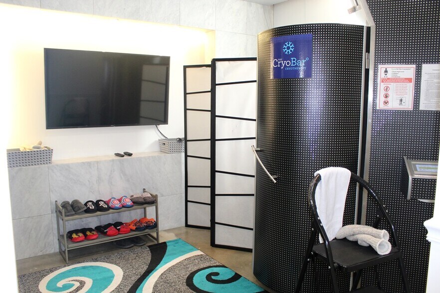 More Photos Of 1915-1917 N Damen Ave, Chicago Storefront For Sale