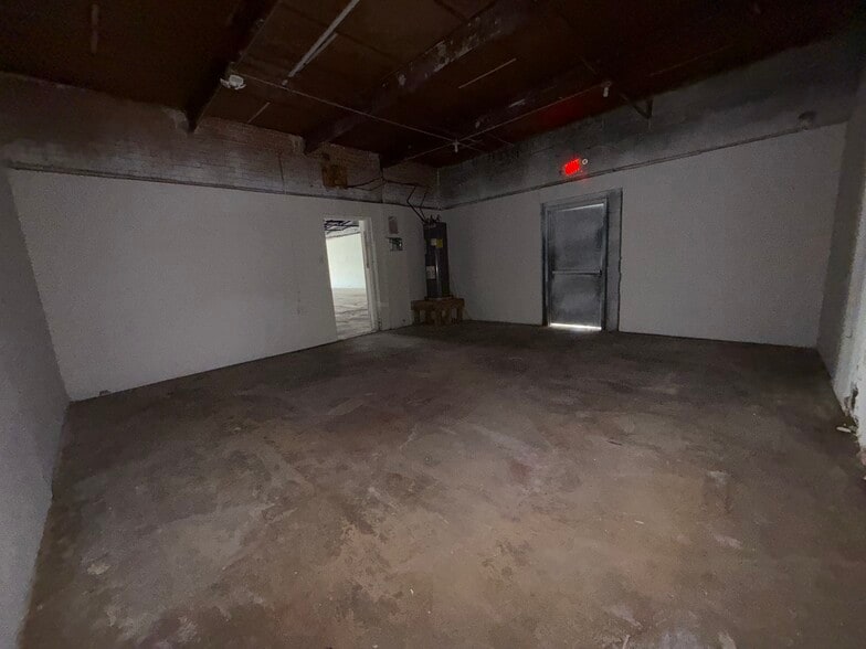 More Photos Of 5438 E Grand Ave, Dallas Storefront For Lease