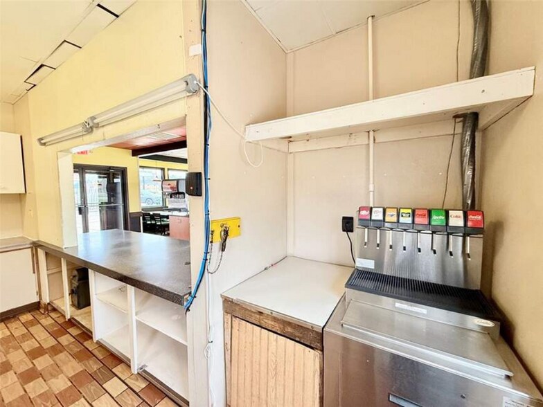 More Photos Of 1103 N Arkansas Ave, Russellville Freestanding For Sale