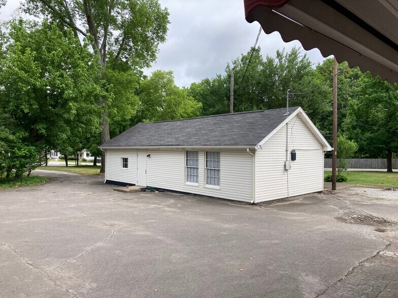 Primary Photo Of 528 E Main St, Gallatin Office For Lease