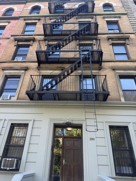 More Photos Of 280 Manhattan Ave, New York Apartments For Sale