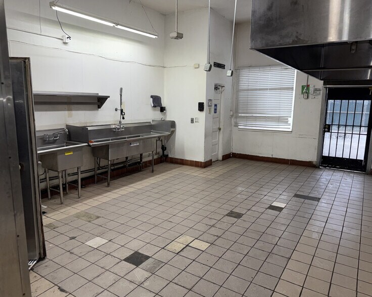 More Photos Of 3621 S Western Ave, Los Angeles Restaurant For Lease