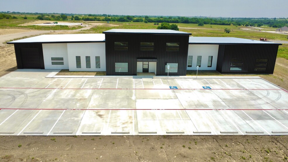 More Photos Of 4760 Grants Ln, Fort Worth Light Distribution For Sale