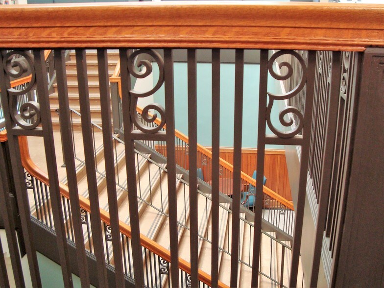 More Photos Of 146 Hartford Rd, Manchester Loft Creative Space For Lease