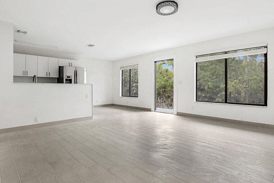 More Photos Of 2638 Lake Dr, Riviera Beach Apartments For Sale