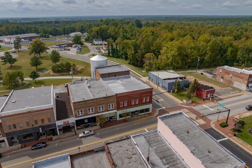 More Photos Of 1801 Main, Victoria General Retail For Sale