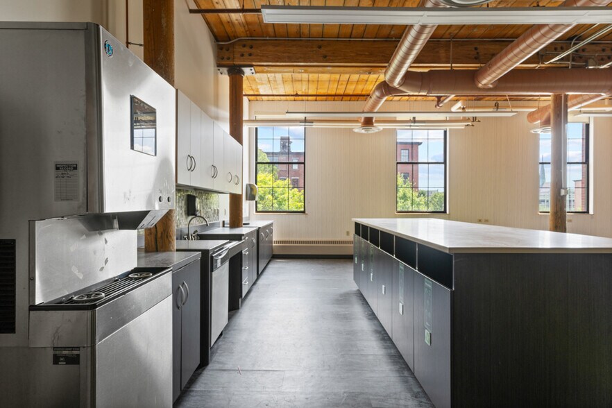 More Photos Of 140 Mill St, Lewiston Office Residential For Sale