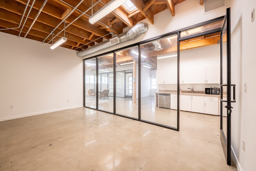 More Photos Of 2842-2912 Colorado Ave, Santa Monica Flex For Lease