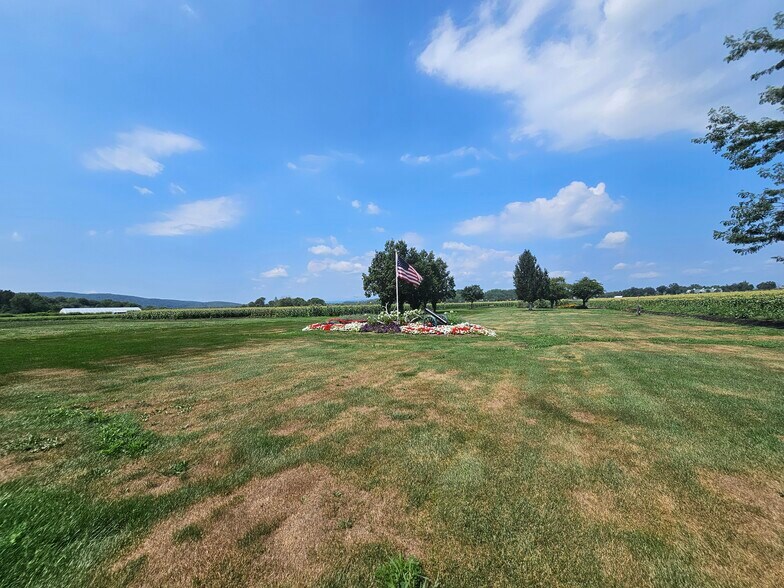 More Photos Of 73 Little York Rd, Warwick Garden Center For Sale