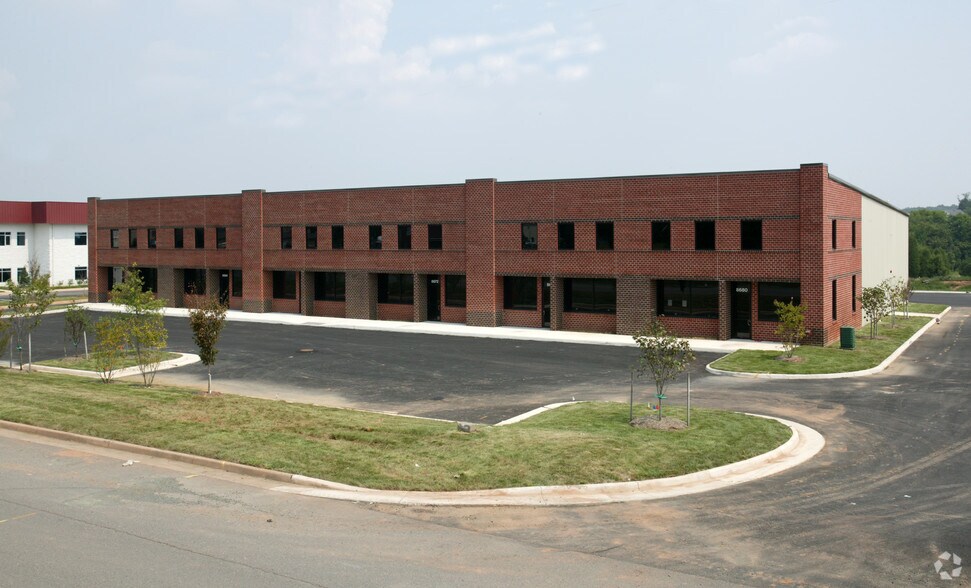 More Photos Of 8660-8680 Virginia Meadows Dr, Manassas Flex For Lease