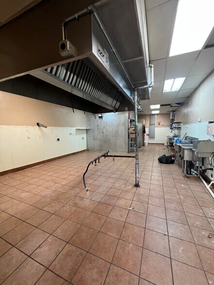 More Photos Of 5650 S 12th Ave, Tucson Unknown For Lease