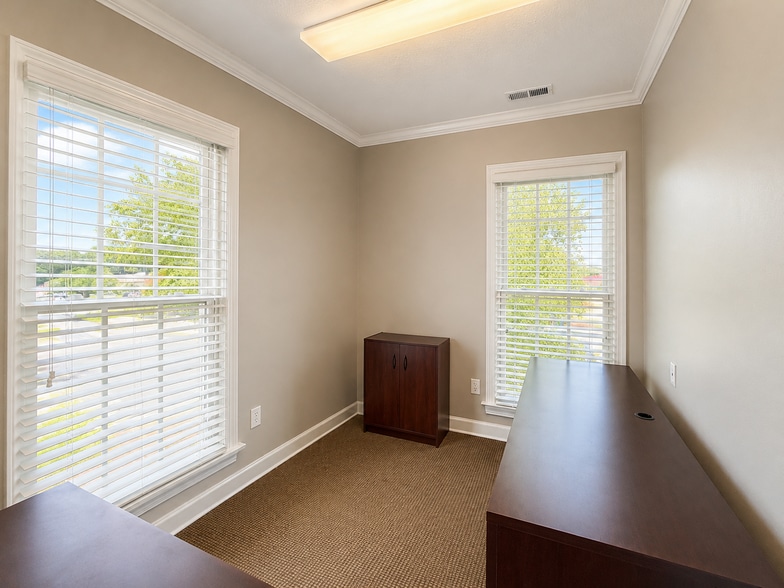 More Photos Of 576 Executive Pl, Fayetteville Office For Lease