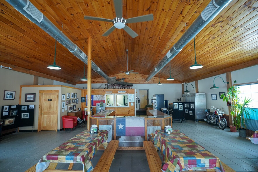 More Photos Of 286 Old Route 15, Cambridge Showroom For Sale