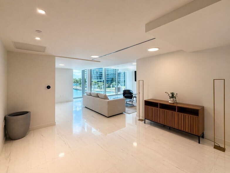 More Photos Of 300 Biscayne Boulevard Way, Miami Apartments For Lease