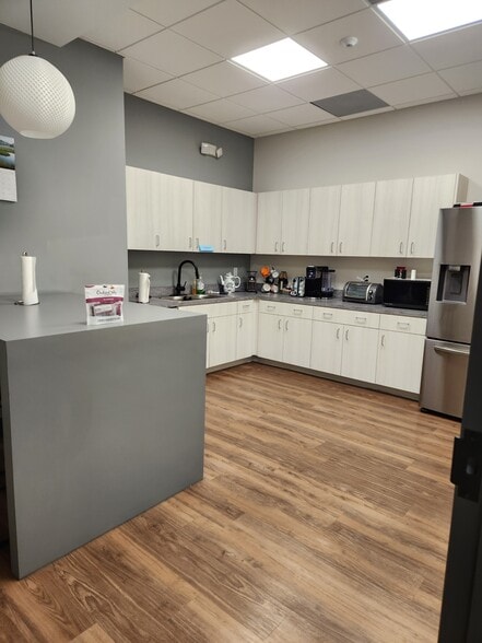 More Photos Of 2600 E Robinson St, Orlando Office For Lease