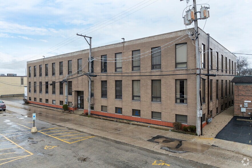 More Photos Of 10526 W Cermak Rd, Westchester Office For Lease