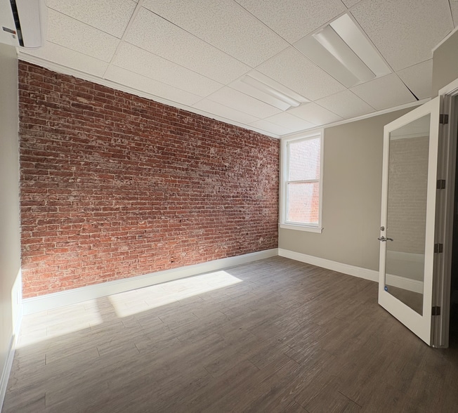 More Photos Of 138-142 S K St, Tulare Storefront Retail Office For Lease