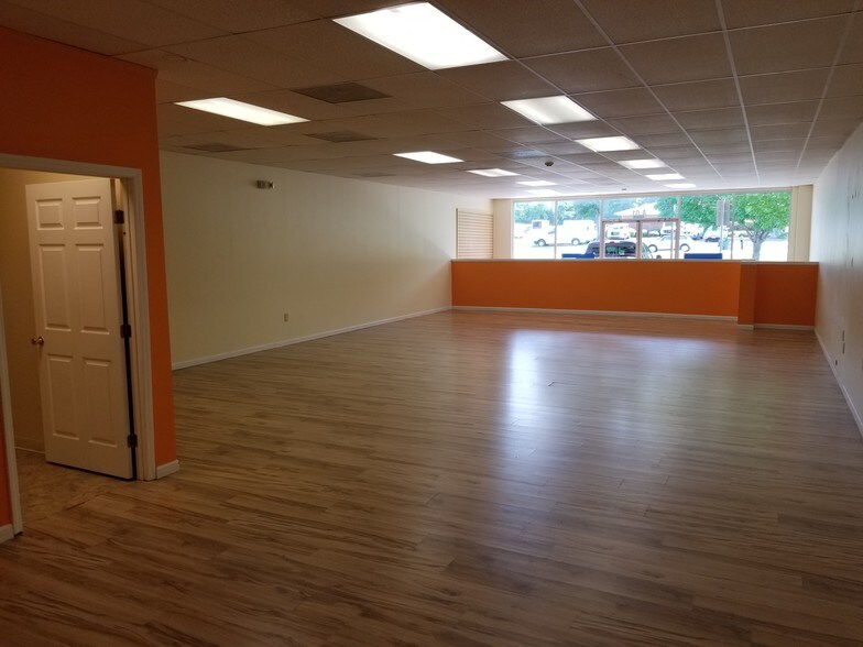 More Photos Of 18505 Statesville Rd, Cornelius Office For Sale