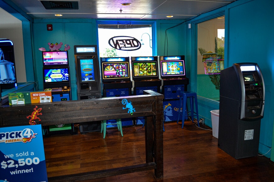 More Photos Of 11581 Robious Rd, Richmond Restaurant For Sale