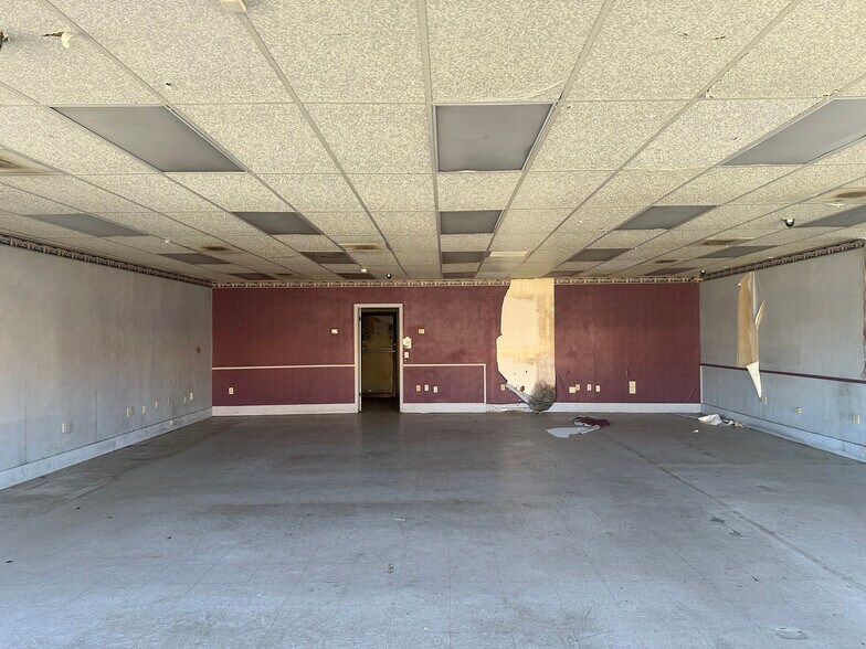 More Photos Of 1900 Main St, Columbus Office For Sale