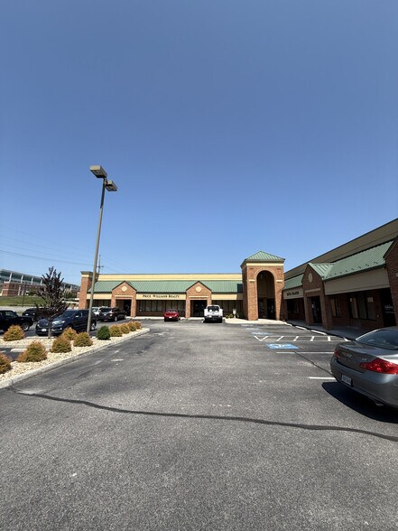 More Photos Of 600 E Main St, Radford Office For Lease