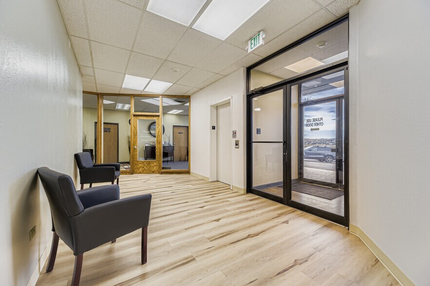 More Photos Of 19600 E Parker Square Dr, Parker Office For Lease