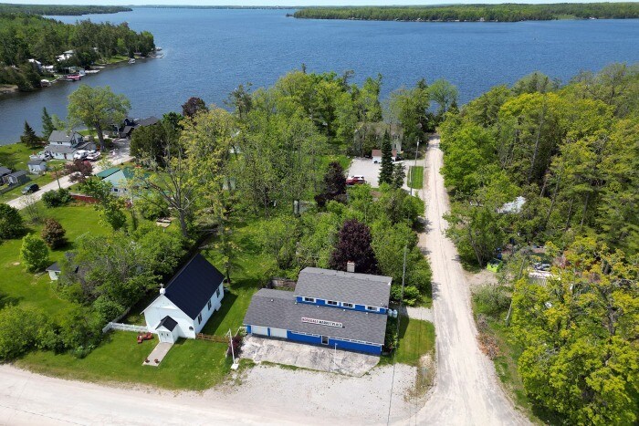 More Photos Of 9 Bridge St, Kawartha Lakes General Retail For Lease