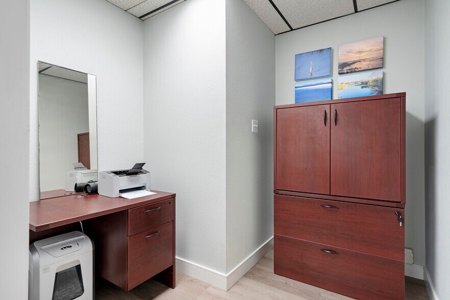 More Photos Of 4550 Kearny Villa Rd, San Diego Office For Sale