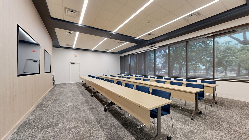 More Photos Of 100 2nd Ave S, Saint Petersburg Office For Lease