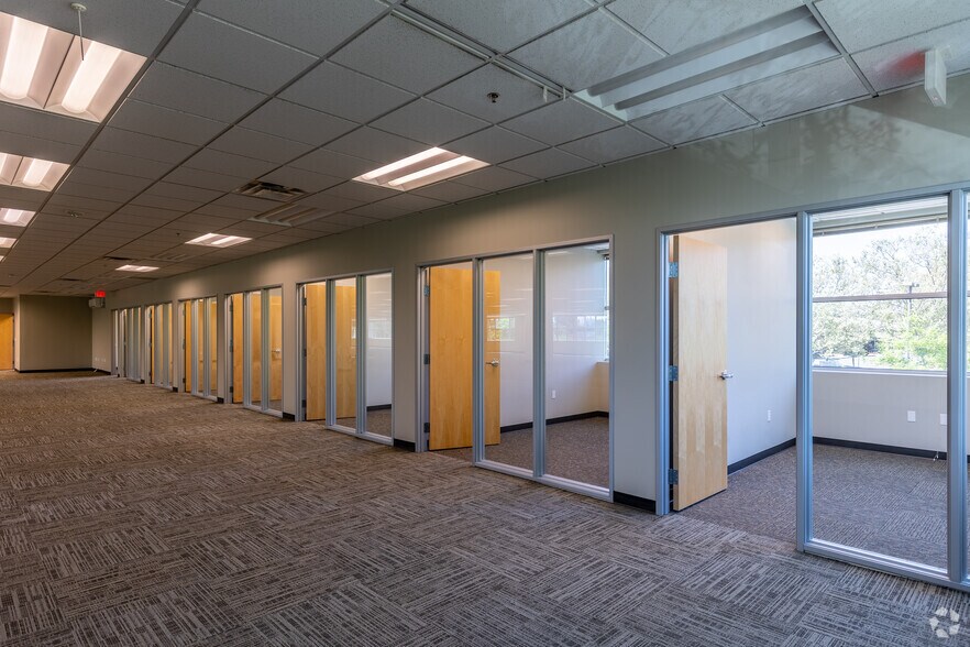 More Photos Of 3030 NE Aloclek Dr, Hillsboro Office For Sale