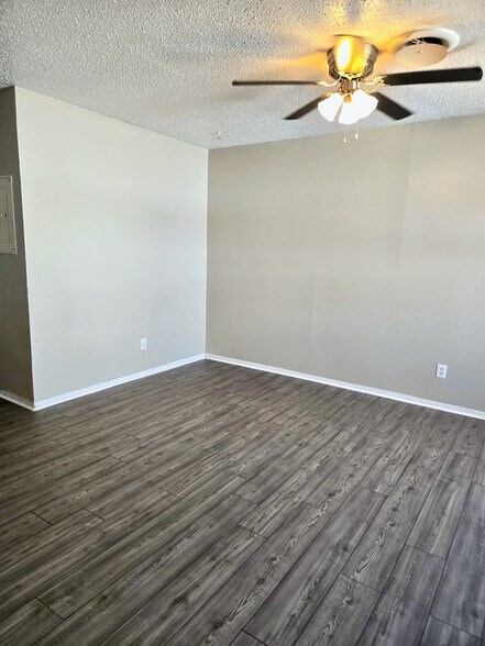More Photos Of 1400 N Saint Marys St, Beeville Apartments For Sale