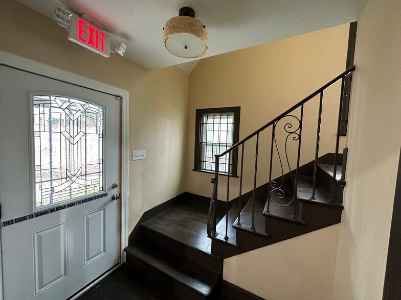 1830 Southmore Blvd, Houston, TX 77004 Office For Lease
