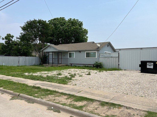 More Photos Of 11506 Newberry St, Dallas Flex For Lease