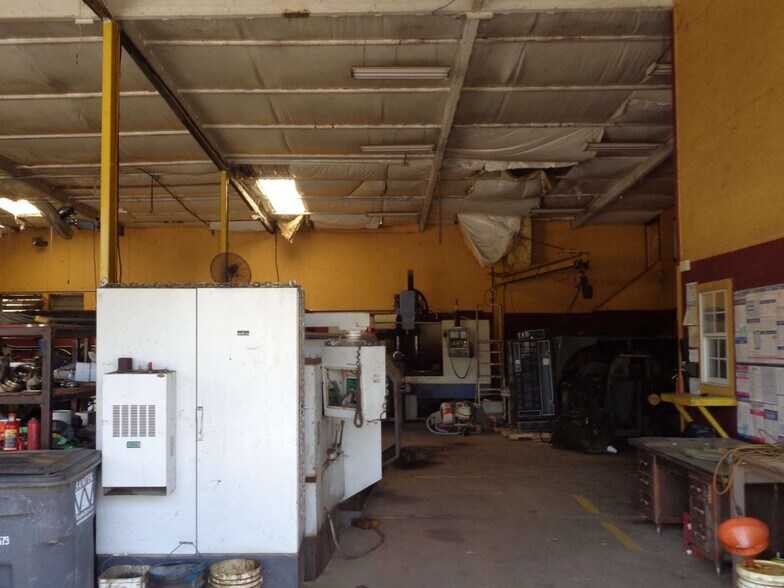 More Photos Of 16911 Pickering Rd, Conroe Warehouse For Sale