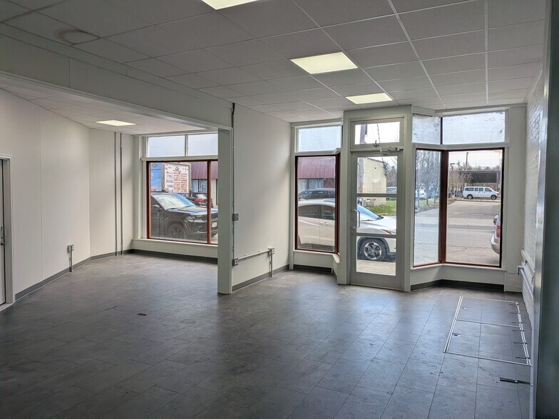 More Photos Of 3 Cedar St, Kingston Storefront Retail Office For Lease