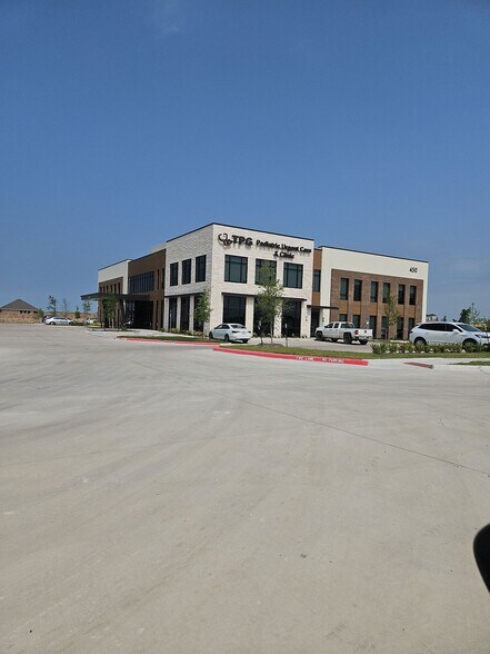 More Photos Of 450 Standridge Blvd, Anna Medical For Lease