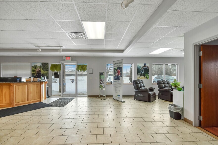 More Photos Of 844 Ontario Rd, Green Bay Showroom For Sale