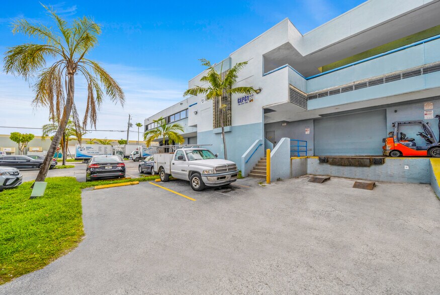 More Photos Of 7901-8195 NW 67th St, Miami Warehouse For Lease