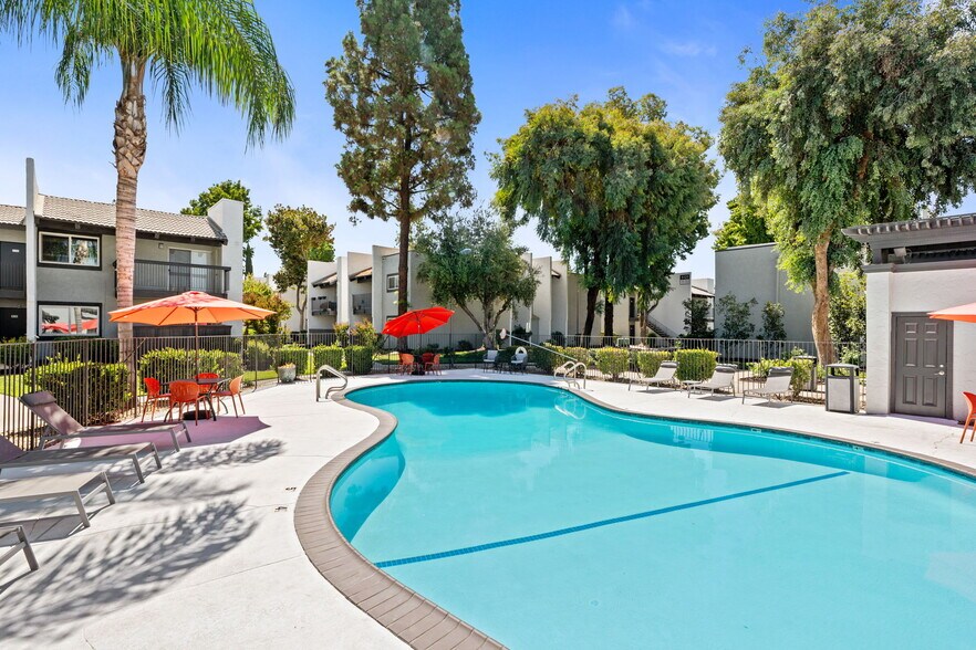 More Photos Of 1577 E Bulldog Ln, Fresno Apartments For Sale