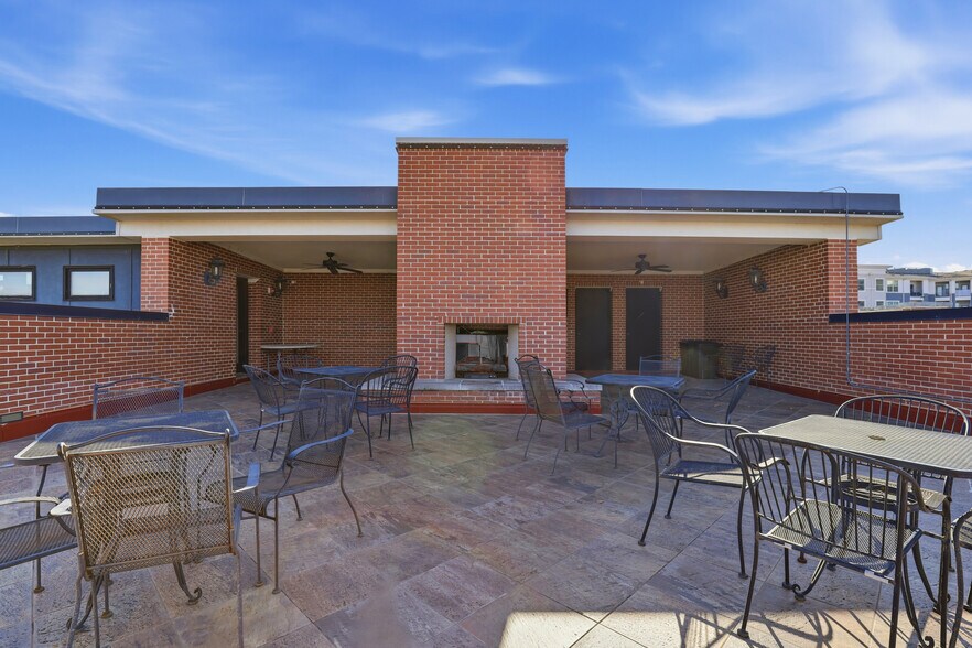 More Photos Of 140 E Main St, Lewisville Office For Sale