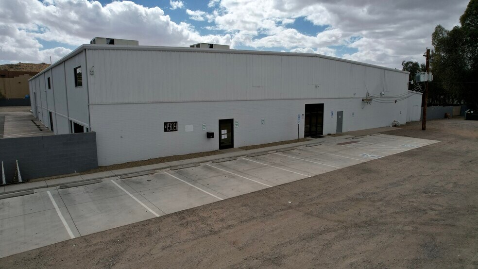 More Photos Of 4909 E Beverly Rd, Phoenix Industrial For Sale