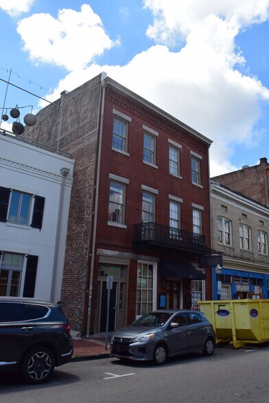 More Photos Of 309 W Congress St, Savannah Restaurant For Lease