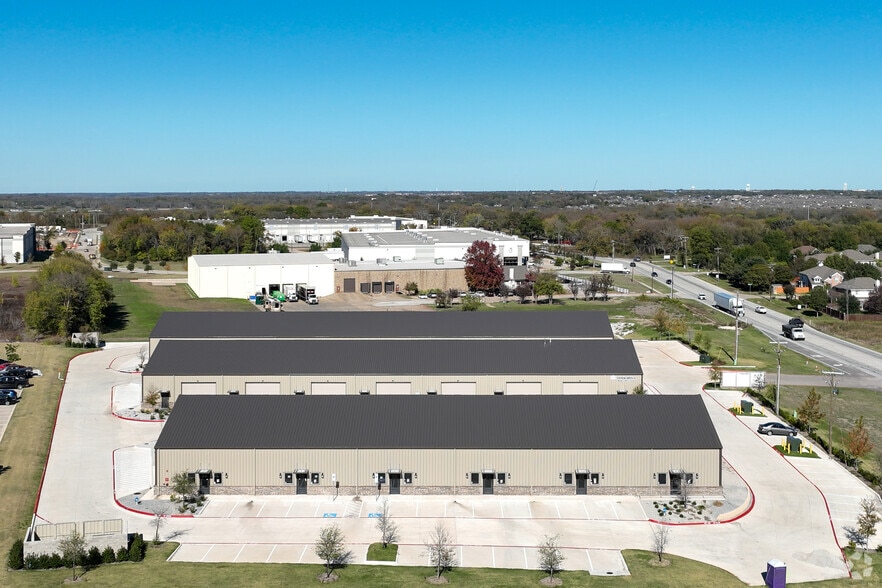 More Photos Of 3275 North McDonald Street, McKinney Distribution For Lease