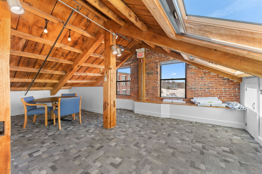 More Photos Of 40R Merrimac St, Newburyport Loft Creative Space For Lease